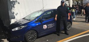 Operatore durante il servizio di vigilanza non armata